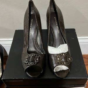 Brown open toe shoe with buckle in front Antonio Melani